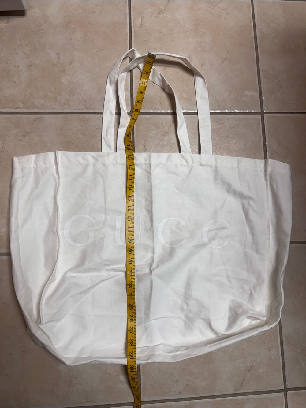 Gucci White Oversized Canvas Tote with Subtle Logo - Picture 7 of 9